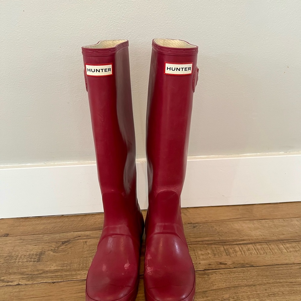 Hunter Dark Pink Rain Boots